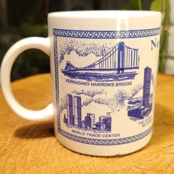 Vintage New York City Landmark Mug with Twin Towers - Picture 2 of 6
